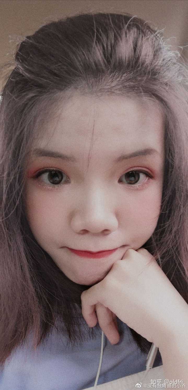 大眼睛,大鼻子,大嘴巴,瓜子脸的女生好看吗?