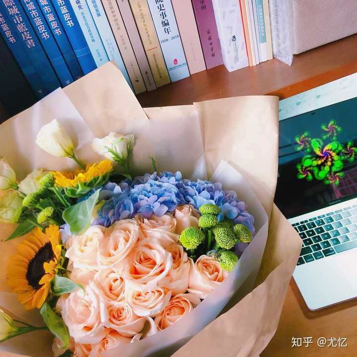 家里摆放鲜花费钱吗?