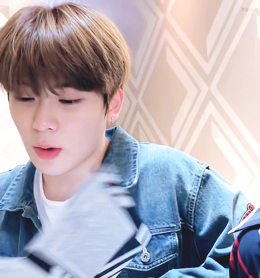 求nct 127 郑在玹的好看的照片或者视频?