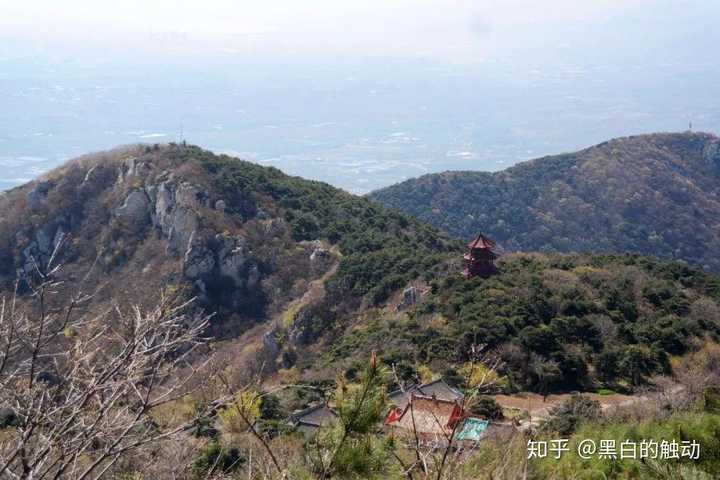 (登封台上远眺少室山)