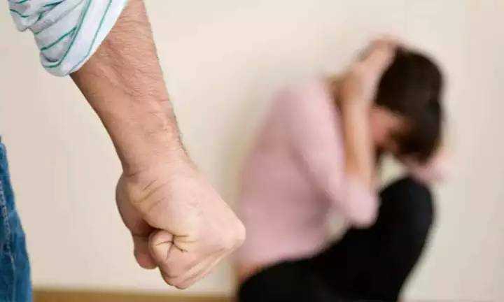 每每看到家暴的新闻,愤懑不平的同时又有一些悲伤.