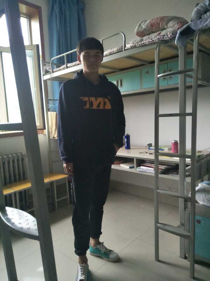 男生想换个发型,比较喜欢中分,不知道适不适合?(附照片)?