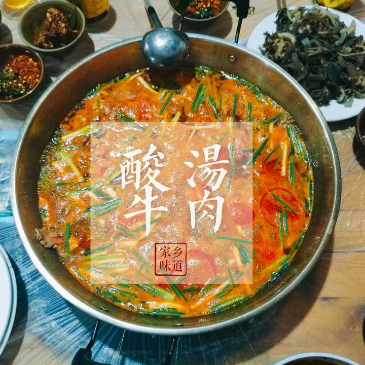 相对有名的酸汤鱼来说,我个人更加喜欢酸汤牛肉火锅.