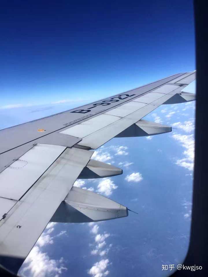 坐飞机你喜欢靠窗还是靠过道?
