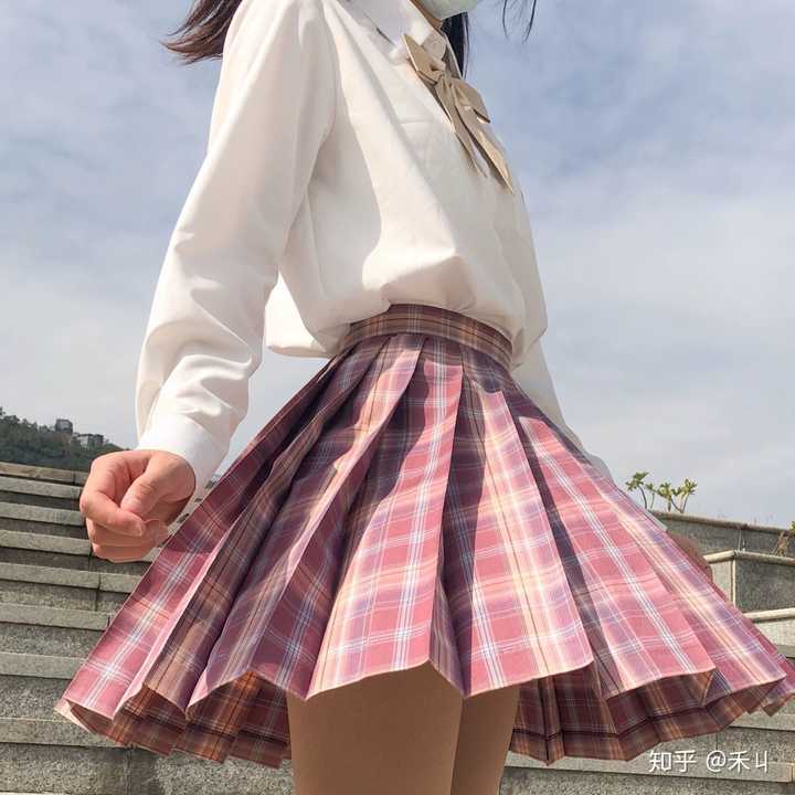 有哪些一眼看到就狂想买的 jk 制服或 lolita?