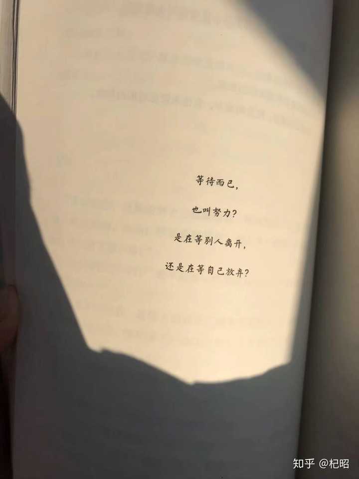 图为《云边有个小卖部》