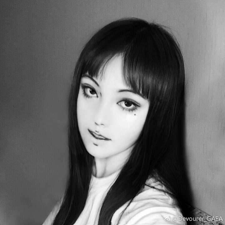 大多都是靠妆容,我想分享一个我觉得五官像富江的美女! 胡斑!