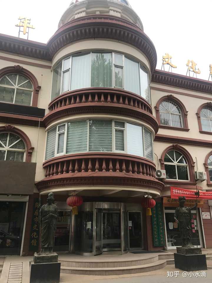 如果感兴趣的话,按照高德走就行了. 维多利亚广场.