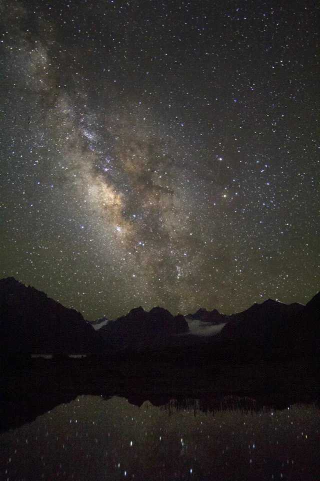 晚上坐飞机不应该是满天星星么?为什么实际上很少看到