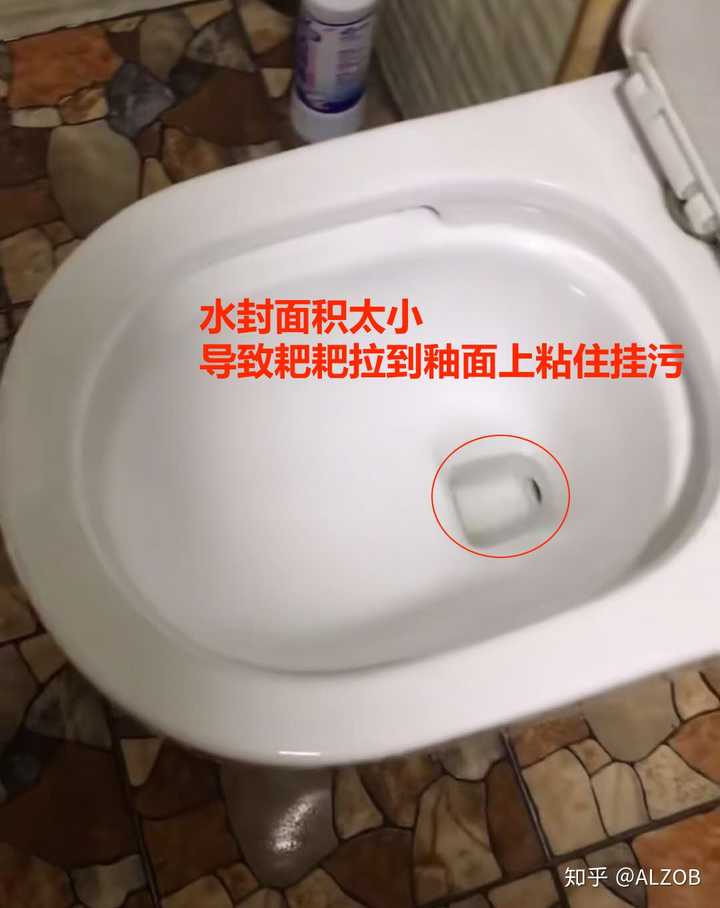 或者买个喷枪,上完喷洗残污,再冲水,又或者换个水封面积大一点的马桶