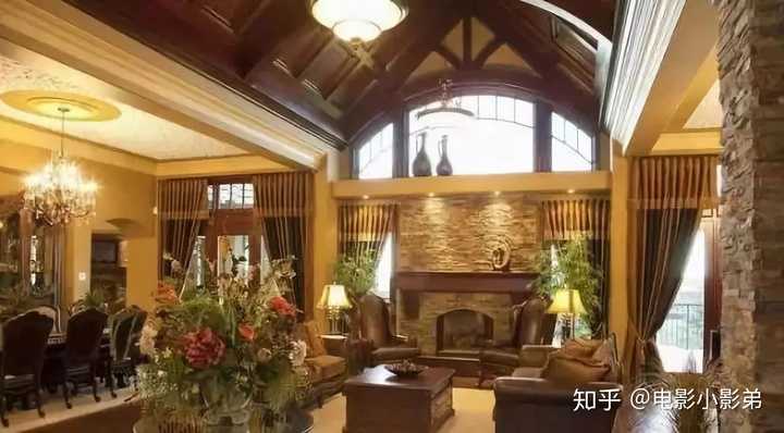 (图为冯小刚好莱坞别墅) 直到 中国电影导演协会发布微博 穿着条纹