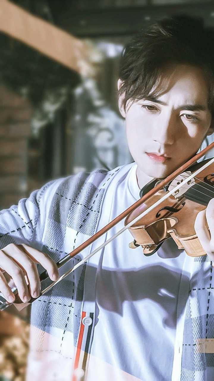 你们有被朱一龙哪张照片惊艳到?