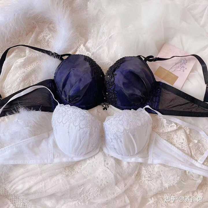 一个微商小姐姐,她家的内衣价格都在100左右,很适合像我这种贫困少女!