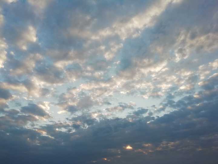 能发一张你拍过最好看的天空的照片吗?(白天黑夜都可以)?