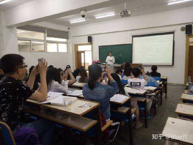 你见过哪些假装努力的大学生?