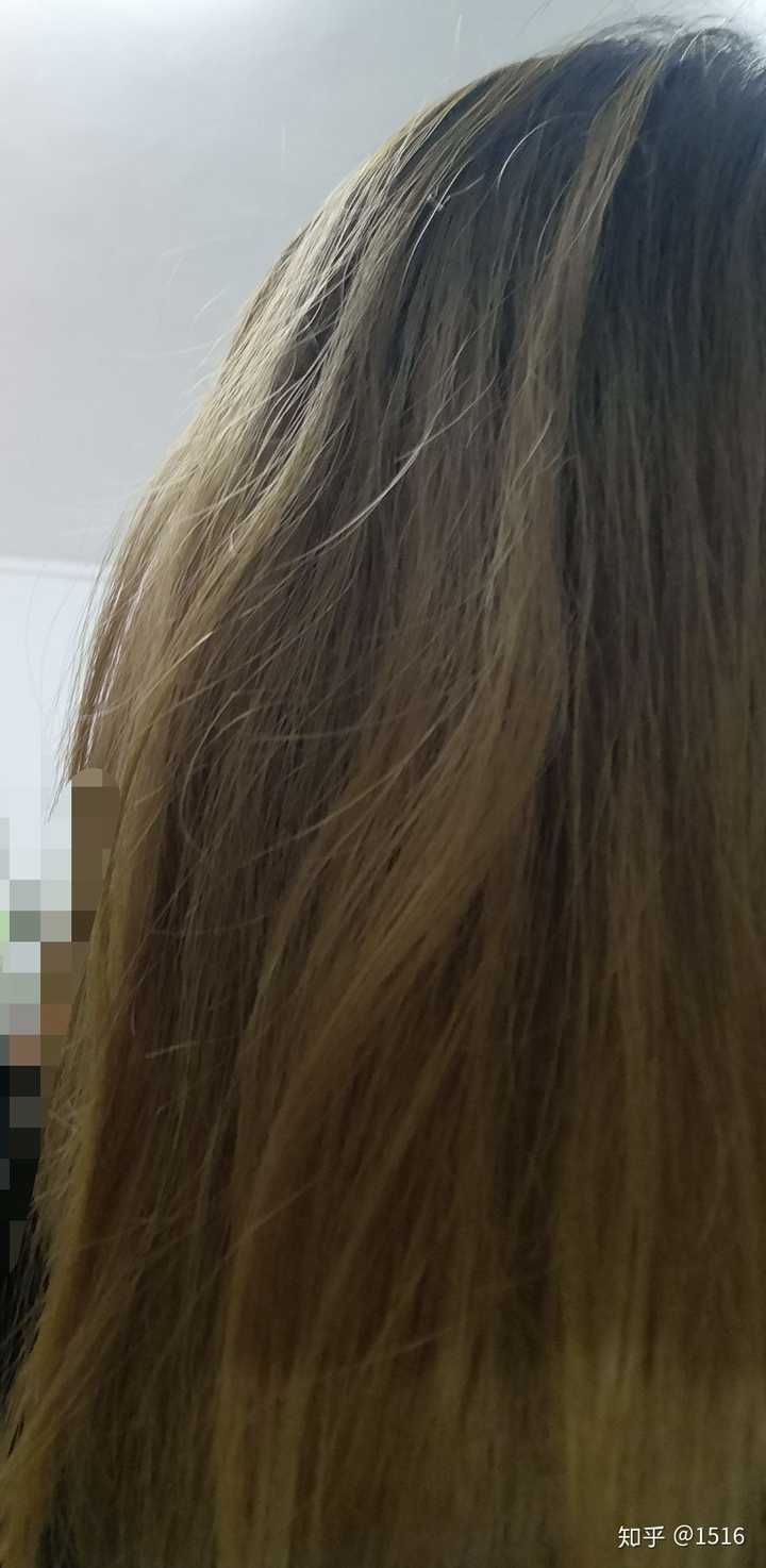 我天你们能想象我顶着这个黄头发将近一学期吗,而且我是黑皮,现在想想