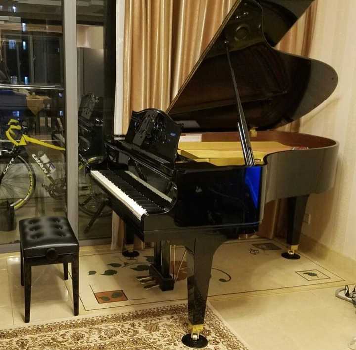 家里有一架三角钢琴是怎样的体验?