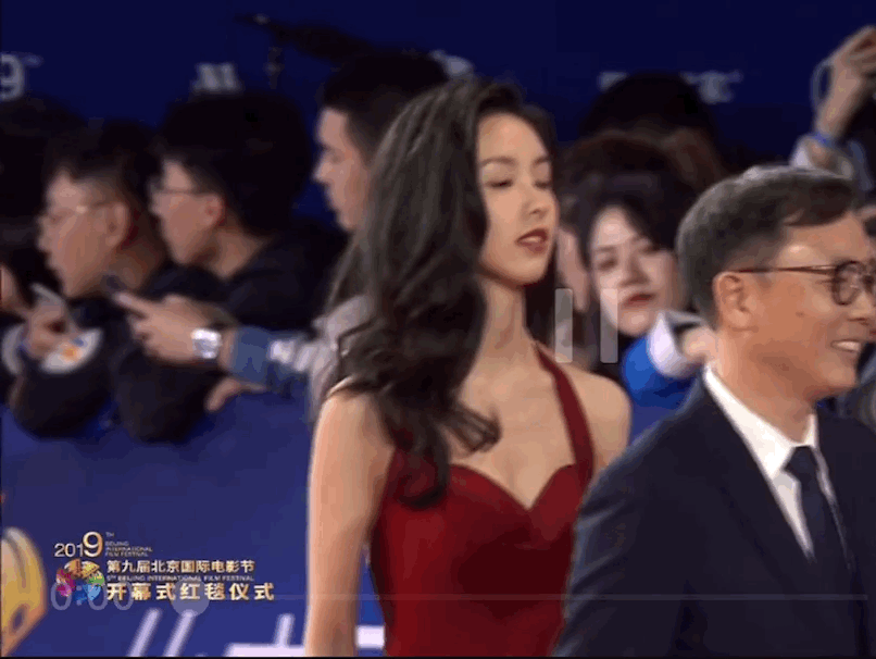 大家有存的让你觉得惊艳的女明星礼服图吗? - 知乎