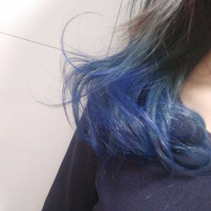 想染蓝色头发快一年了 之前也没染过头发 一直说服不了爸妈 终于