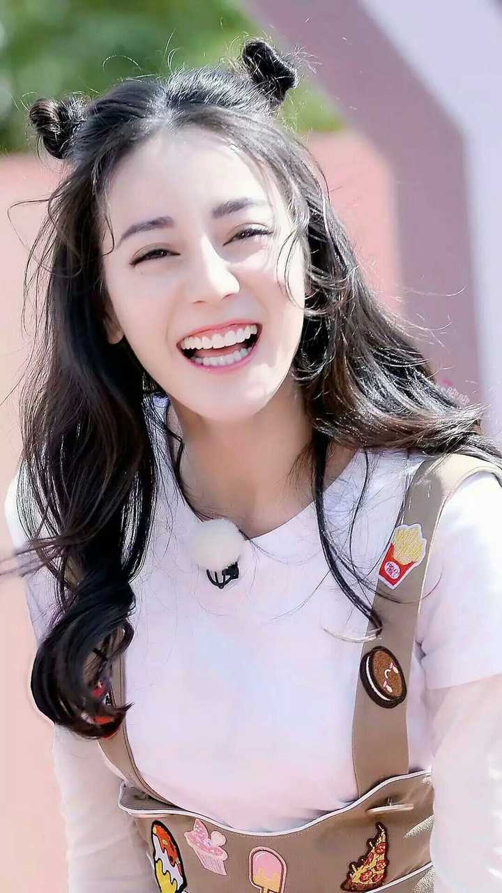 如何评价迪丽热巴的长相?