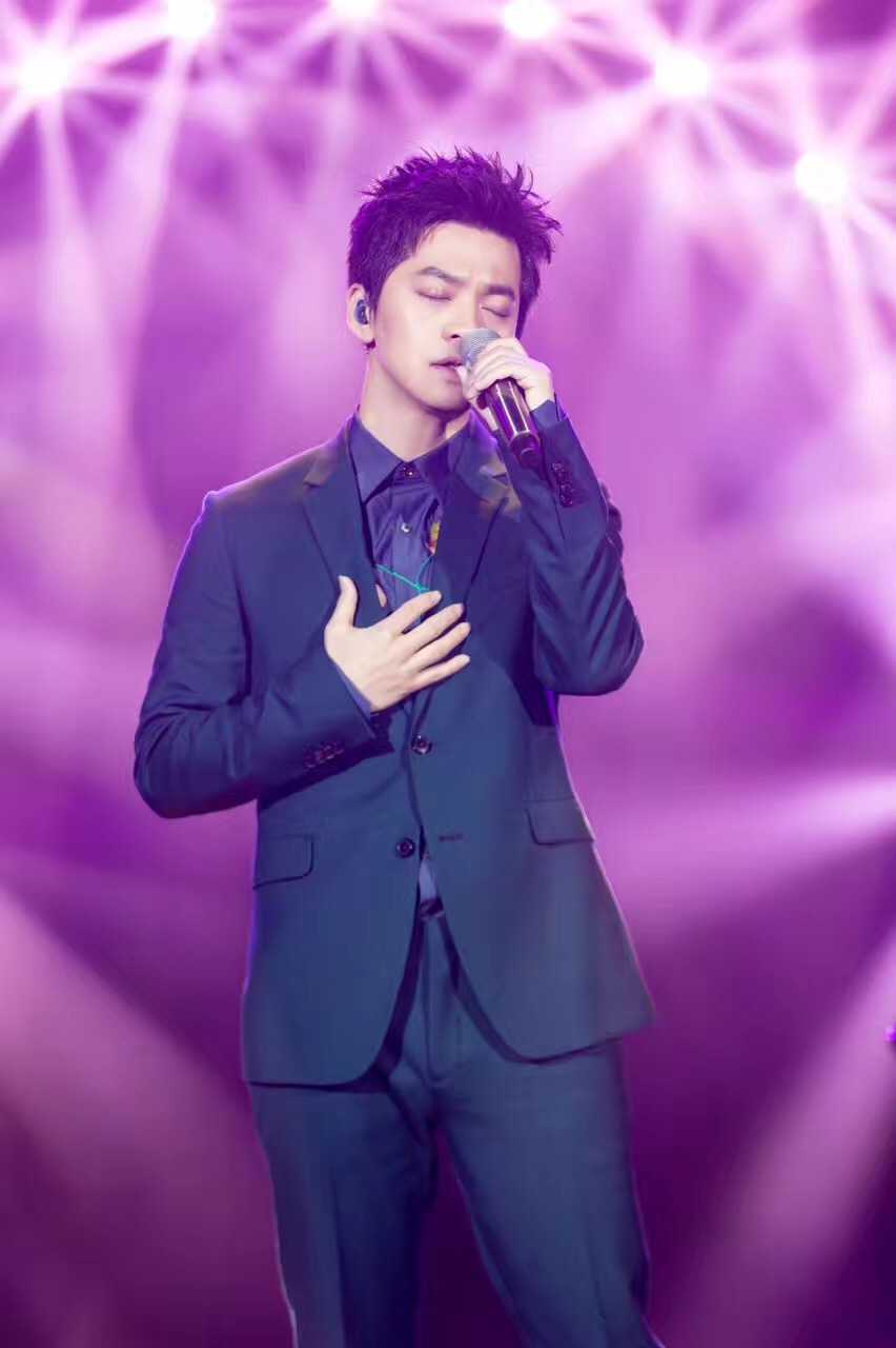 李健在综艺节目《歌手》里选择了一首对大众来说相对陌生的歌曲《十