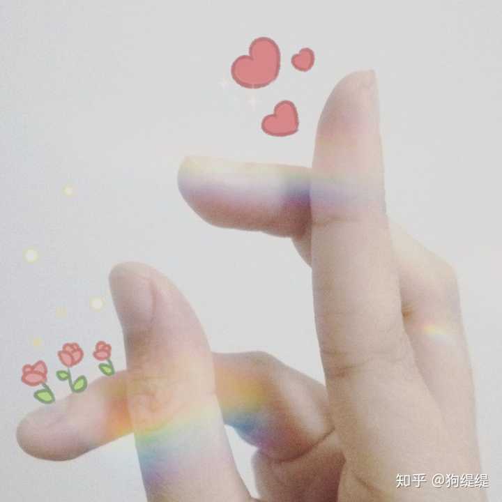 单手比双心 她找情侣头像 发给我的