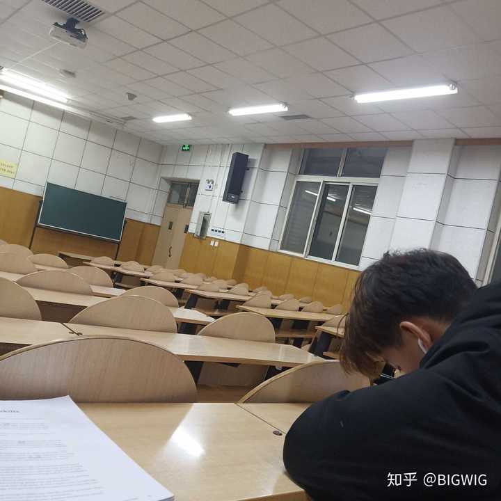 天津职业技术师范大学的宿舍条件如何?校区内有哪些生活设施?