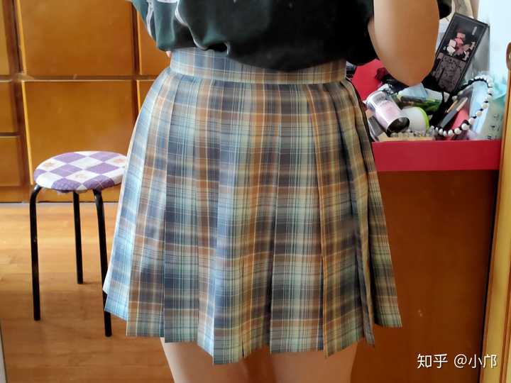 jk裙子右边炸褶是什么原因?其他同腰围都没炸?