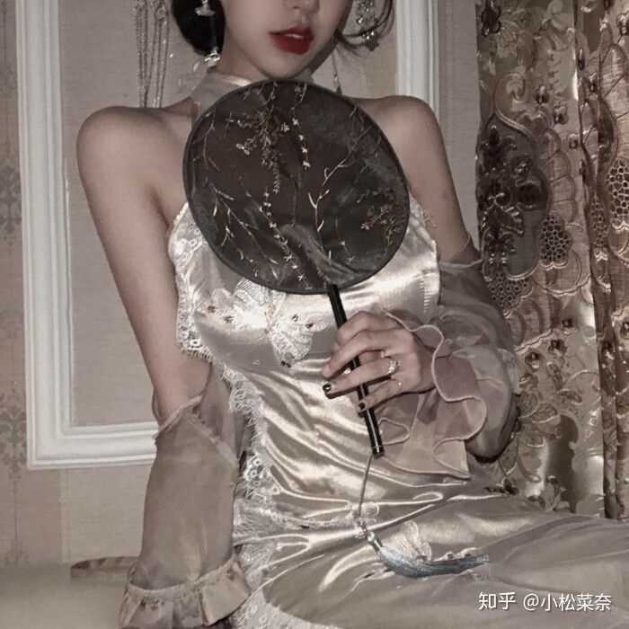 有没有不露脸不露腿的女生头像?