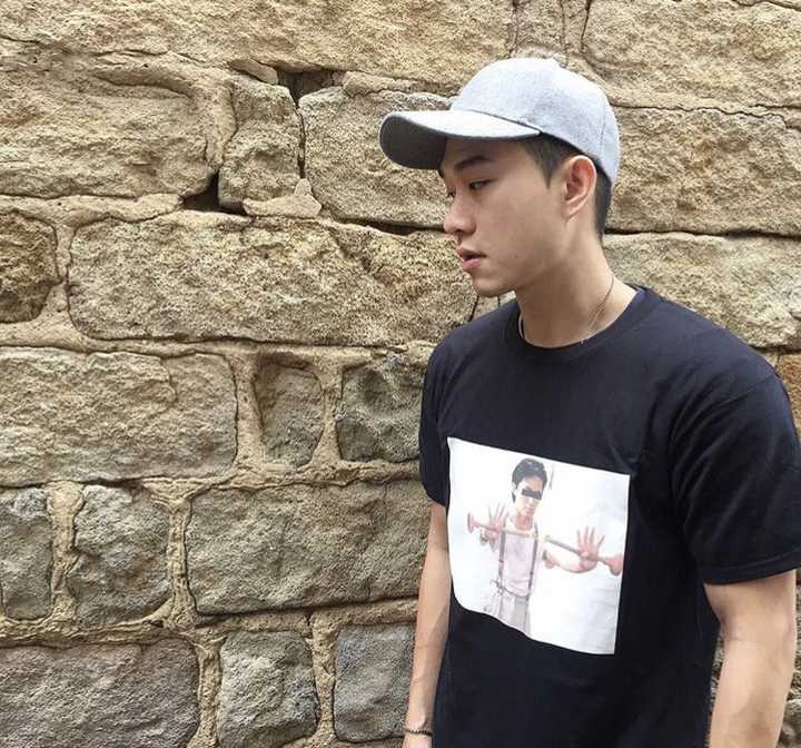 180cm85kg男生照片,175cm160斤男生图 188cm,85kg,20岁,五官刚硬的男性怎么穿衣搭配好看?