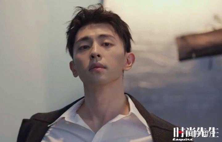 如何评价邓伦拍摄时尚先生杂志封面造型?