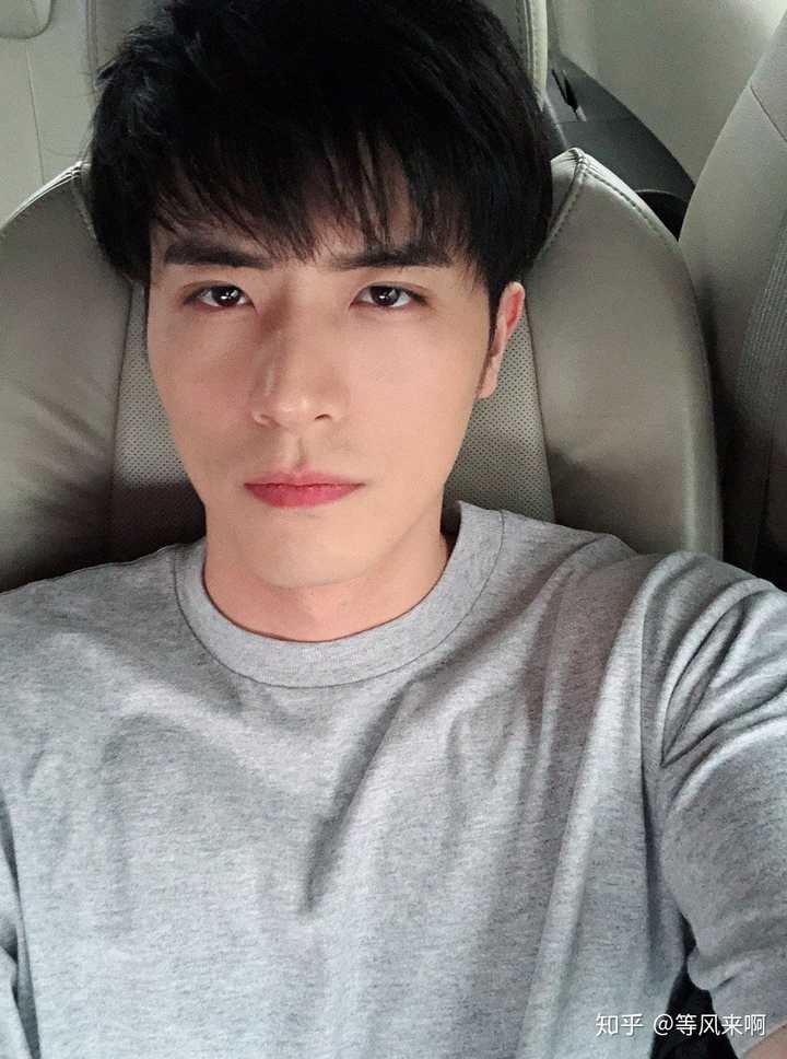你个人认为你心目中长得最好看的男明星是谁?