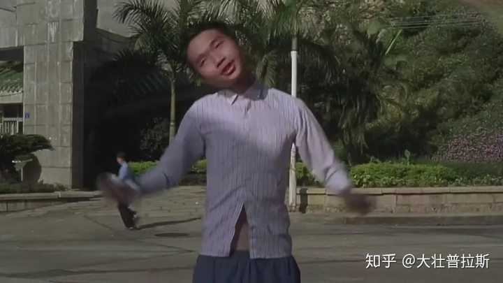 场景:甜在心馒头摊,酱爆出场后 没错,就是这个酱爆—— 那个后来