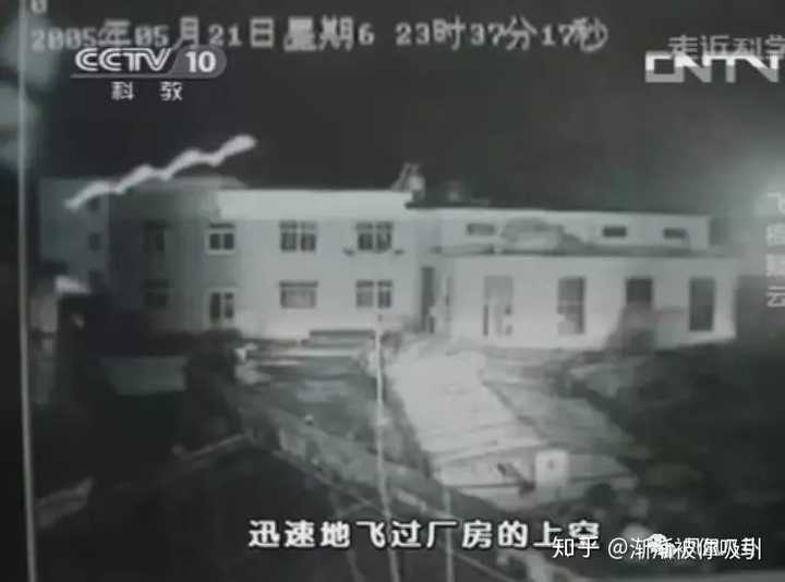农民表示,是两个神秘人物高登民,高延津背着他飞到了别的城市.