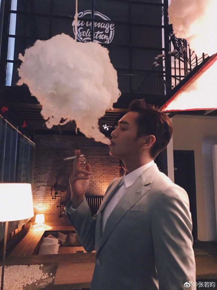 有哪些男星喝酒或者抽烟时很帅?
