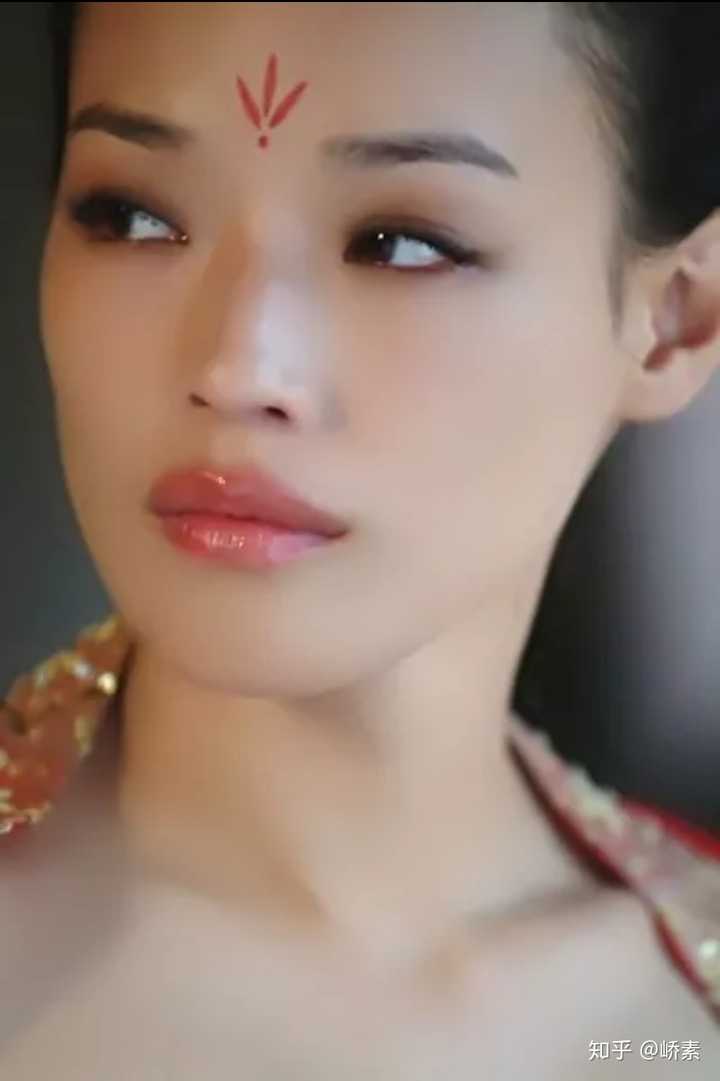 红不起来好可惜 舒淇《红拂女》这张很像出嫁时的盛妆,其实是个艺伎的