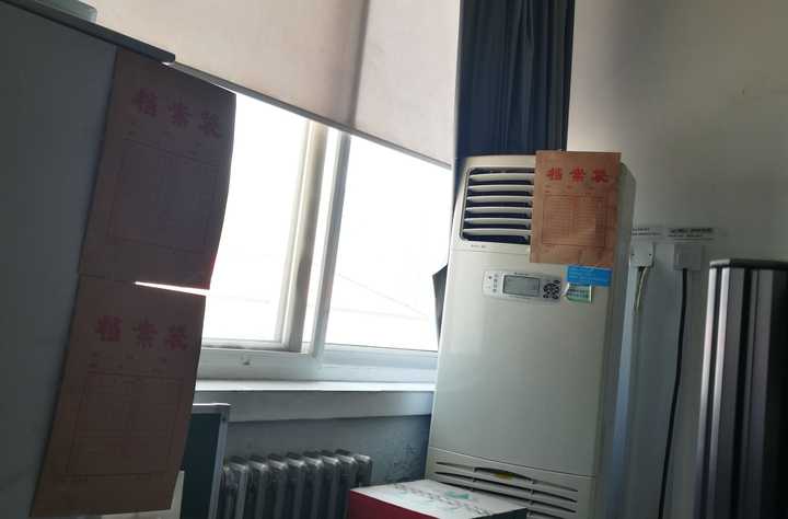 对于办公室里不让开空调的人怎么看?