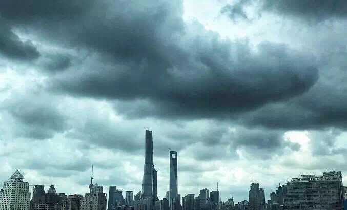 上海有副热带高压护体,几乎每次刮台风都是完美绕过,人称魔都结界 一
