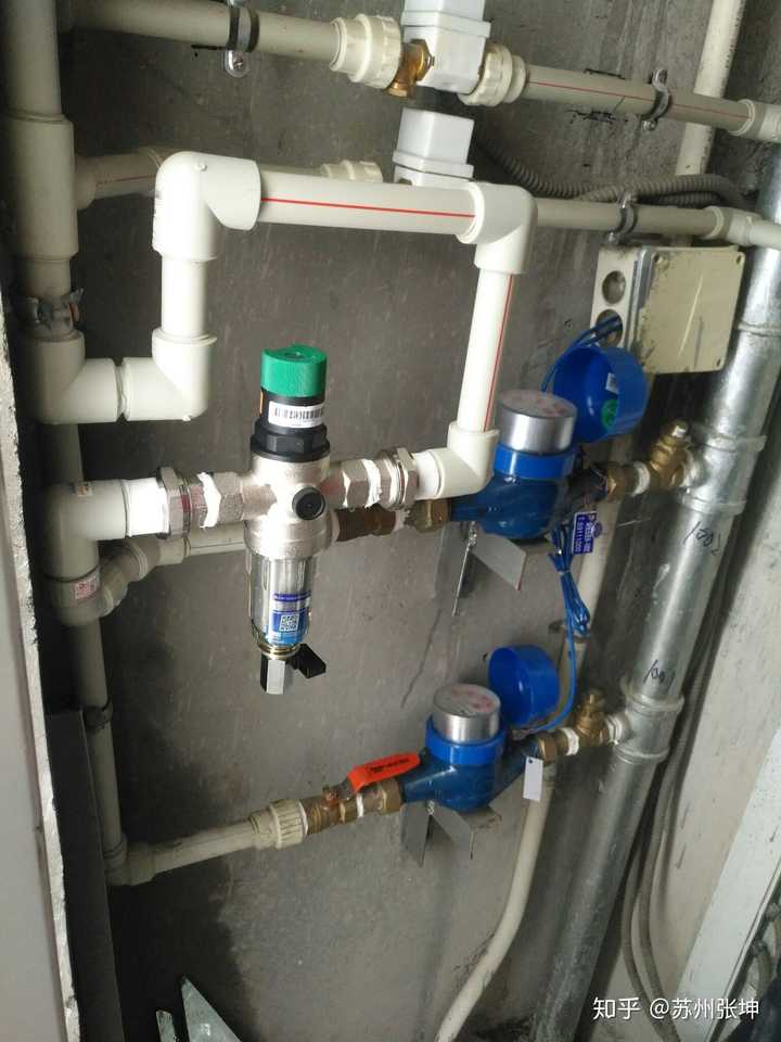 请问水表在管道井内如何安装前端净水?