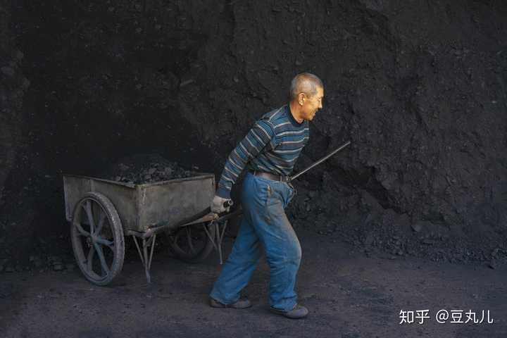 社会最底层的劳动者,有着最真切的最自然的微笑.