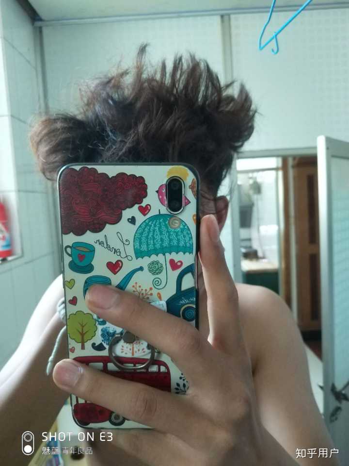 男生头发自然卷是什么感觉