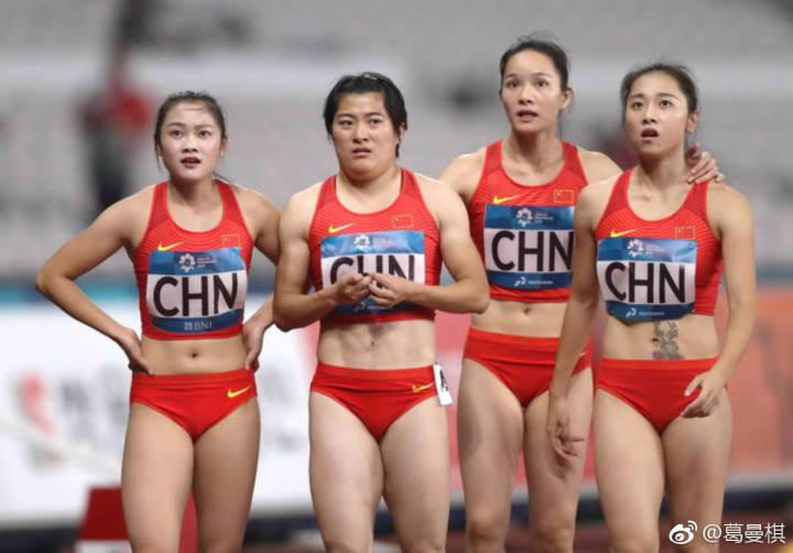 中国女子短跑运动员葛曼棋肚子上这只鹿简直了 她现在一般都是第三棒