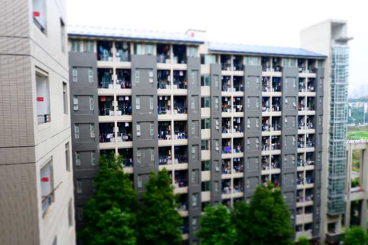 重庆理工大学的宿舍条件如何?校区内有哪些生活设施?