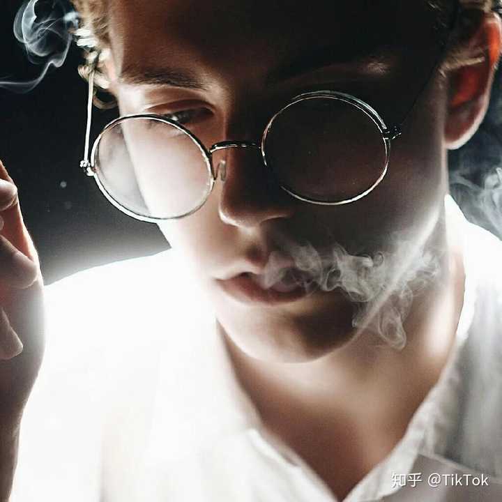 有什么适合男生的微信头像