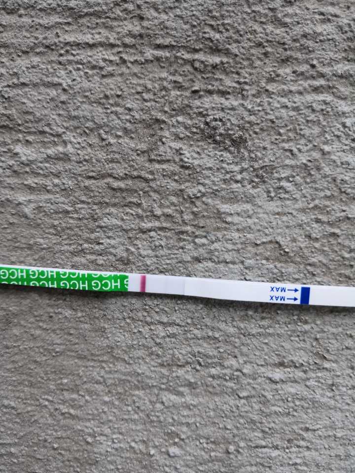 验孕试纸一深一浅