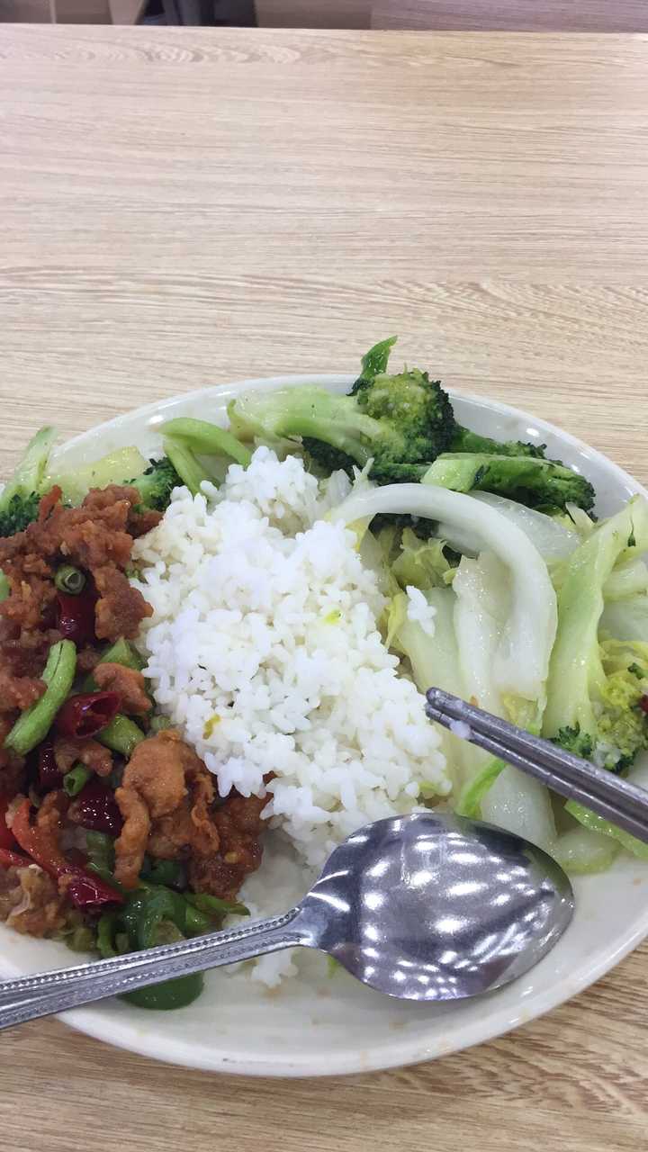 在校大学生,平时只能吃学校食堂,但是食堂菜都很油,怎么做才能够减肥?