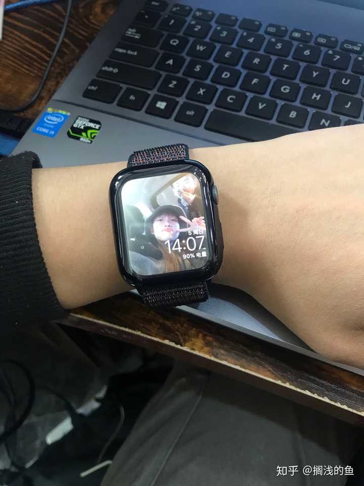 apple watch series 5 40mm 和 44mm 的区别是什么?