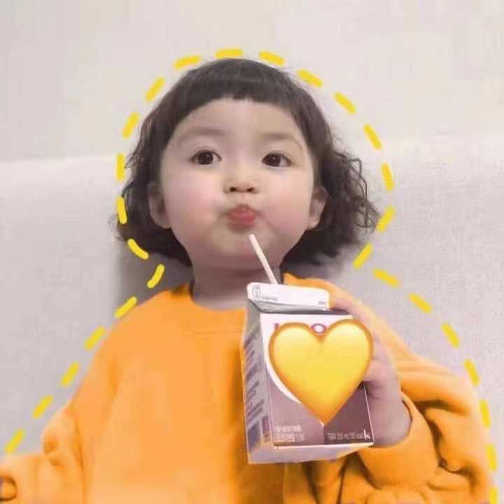 肉嘟嘟的 很可爱 先分享一对 一波表情包 还有一个很可爱的孩子