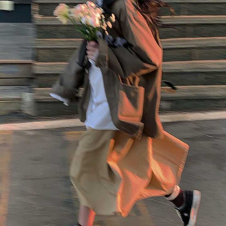 你有没有收集吊带锁骨半身女生头像图片啊,类似这样的