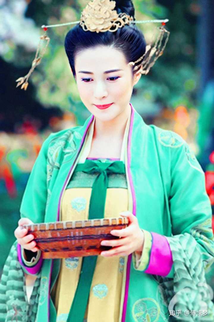 有哪些女演员穿古装特别美?